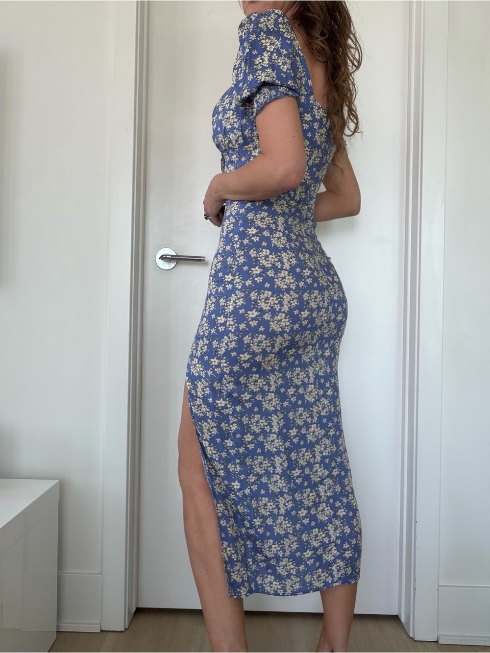 New pretty light weight powder blue floral maxi sexy fit Size 6 dress